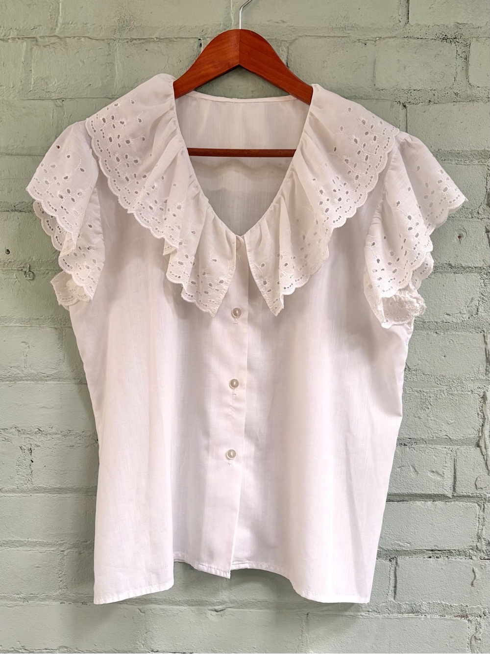 Vintage White Ruffle Collar Sleeveless Blouse - Eyelet lace detail
